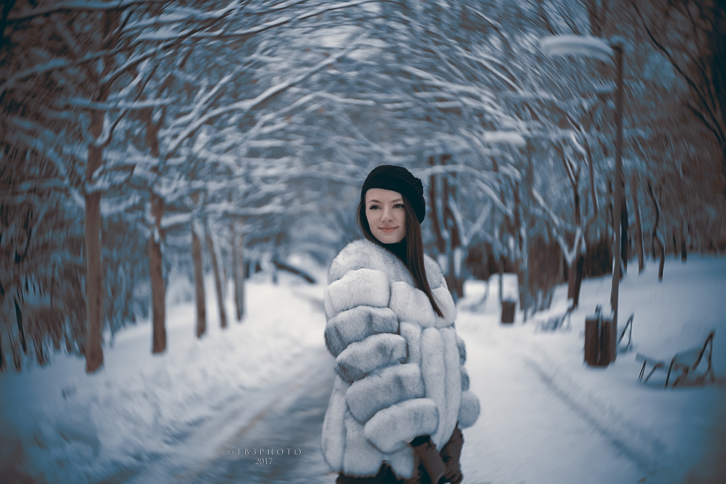 rahau.ro photography woman portrait beauty winter park snow lensbaby