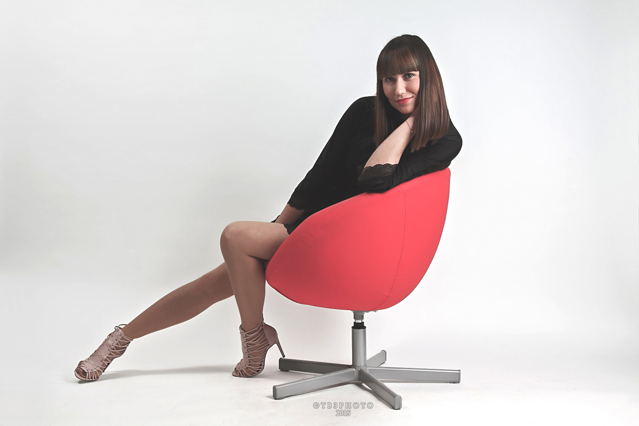 rahau.ro photography woman portrait chair heels studio beauty