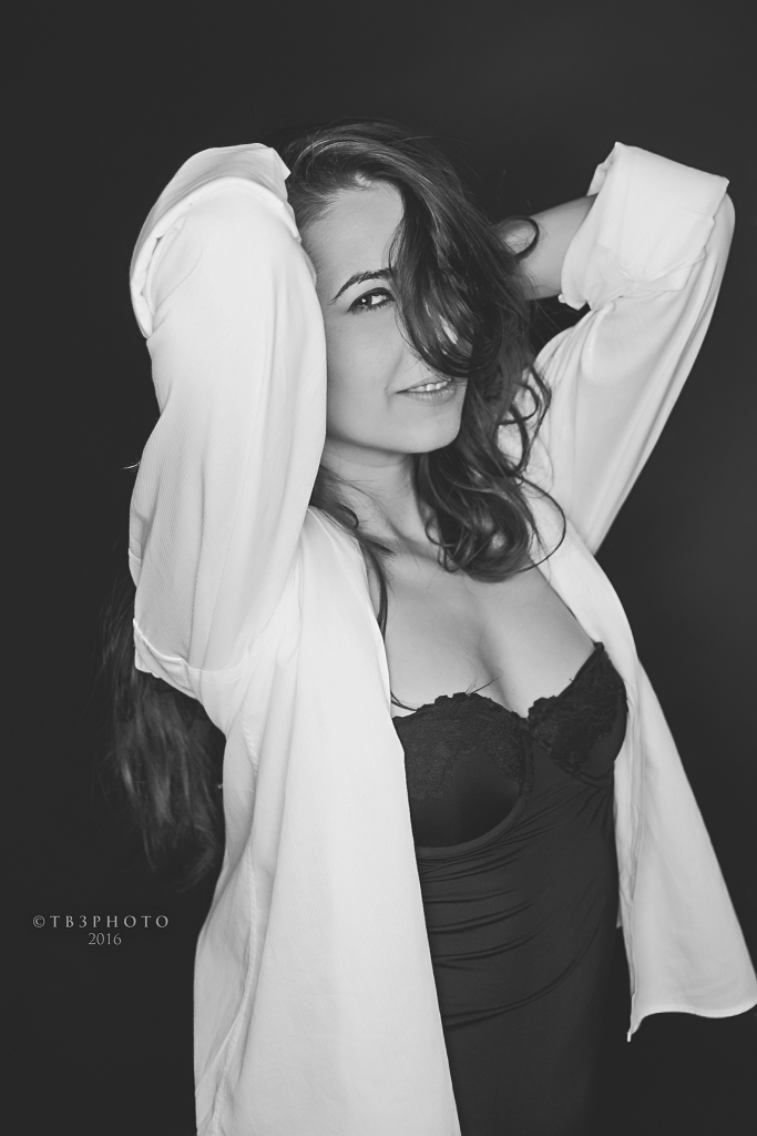 rahau.ro photography woman portrait studio blackandwhite beauty ringflash