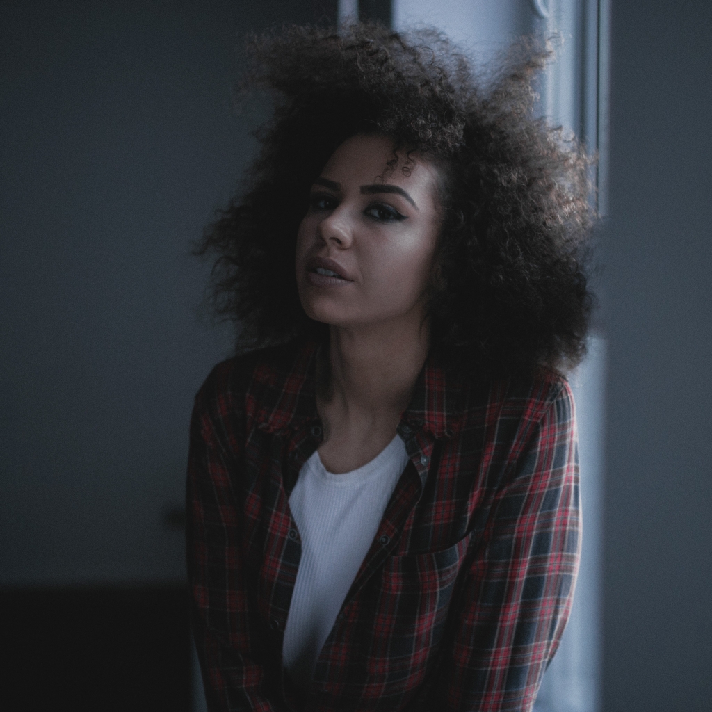 rahau.ro photography woman portrait studio beauty curly naturallight sunset