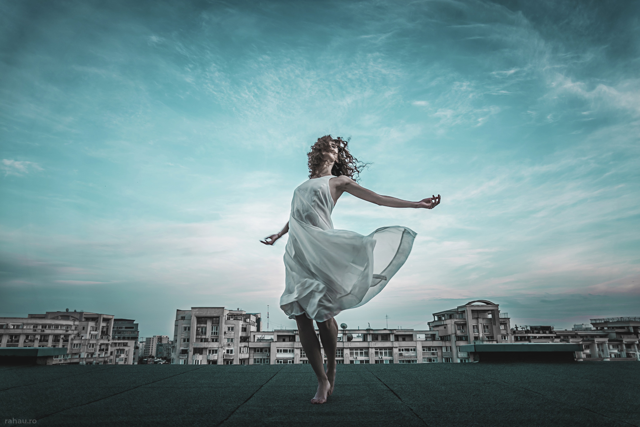 rahau.ro photography woman portrait beauty concept ontop skyline cityscape ballerina