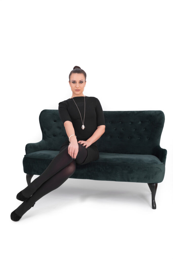 rahau.ro, studio, woman, elegant, pose, heels, sofa