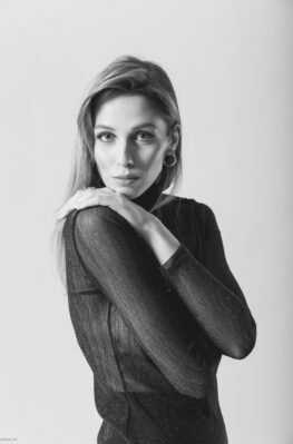 rahau.ro, studio, woman, black and white, bodysuit, white background, classic portrait, beauty, natural